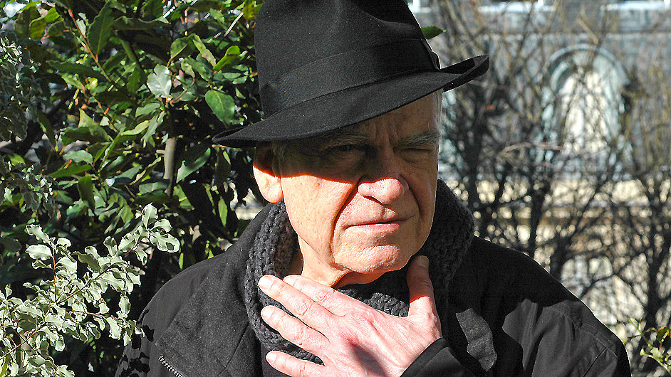 Milan Kundera na fotce vydané nakladatelstvím Gallimard v letošním roce