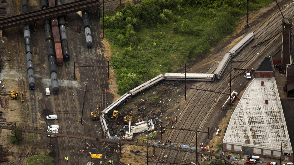 Je to msc, co se na vjezdu z Filadelfie vtil do zatky vlak americkho Amtraku vce ne dvojnsobkem povolen rychlost. Zahynulo osm lid a zranilo se vce ne 200 dalch.