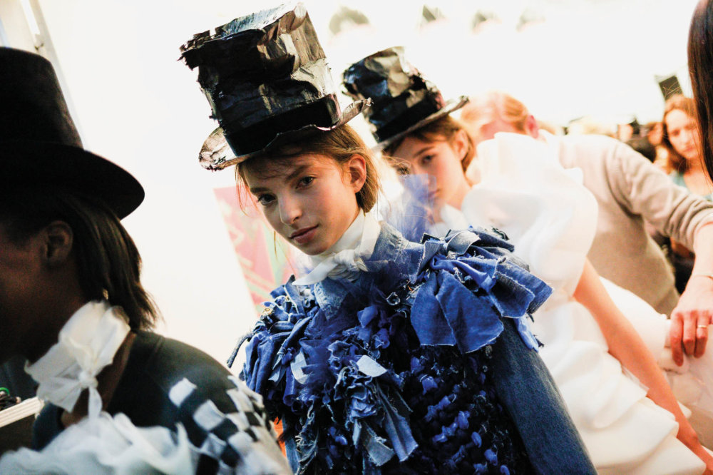 Designéři v červenci v Paříži ukázali samotnou podstatu haute couture v novém světle. Designéři v červenci v Paříži ukázali samotnou podstatu haute couture v novém světle.