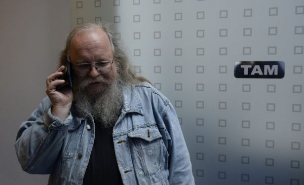 František "Čuňas" Stárek skončil v senátních volbách na Praze 6 na třetím místě. František "Čuňas" Stárek skončil v senátních volbách na Praze 6 na třetím místě.