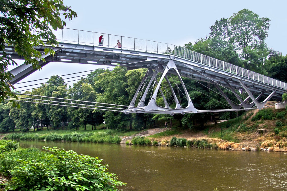 Lávka pro pěší přes Orlici, Hradec Králové / baum & baroš architekti (2012)
