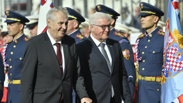 Prezident Miloš Zeman (vlevo) přivítal na Pražském hradě německého prezidenta Franka-Waltera Steinmeiera.