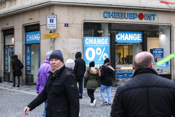 Sm�n&aacute;rna Chequepoint v Praze, jej&iacute;� ceny koruny byly mnohdy v&yacute;razn� odli&scaron;n&eacute; od kurzu �NB.