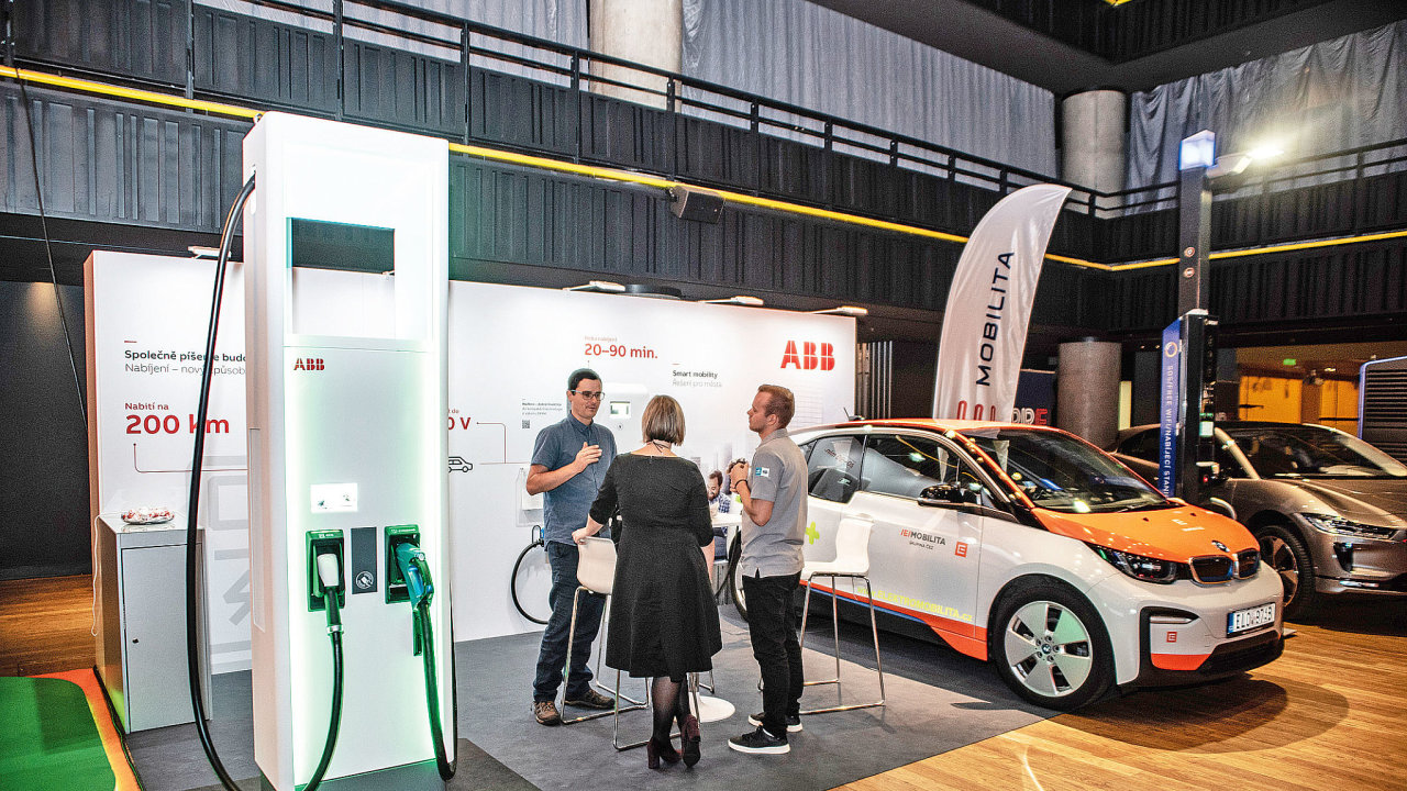 V øíjnu uspoøádalo vydavatelství Economia ve spolupráci s Leef Technologies v pražském Foru Karlín konferenci Elektromobilita 2019.