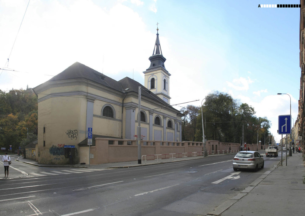 Plzeňská ulice, dosud nevlídná a nevzhledná dopravní spojnice, by měla mít v budoucnu pouze jeden jízdní pruh. Podle představ A69 – architekti vznikne příjemná městská třída, kde se budou chtít lidé zastavit, dát si kávu, prostě pobývat. (současný stav)