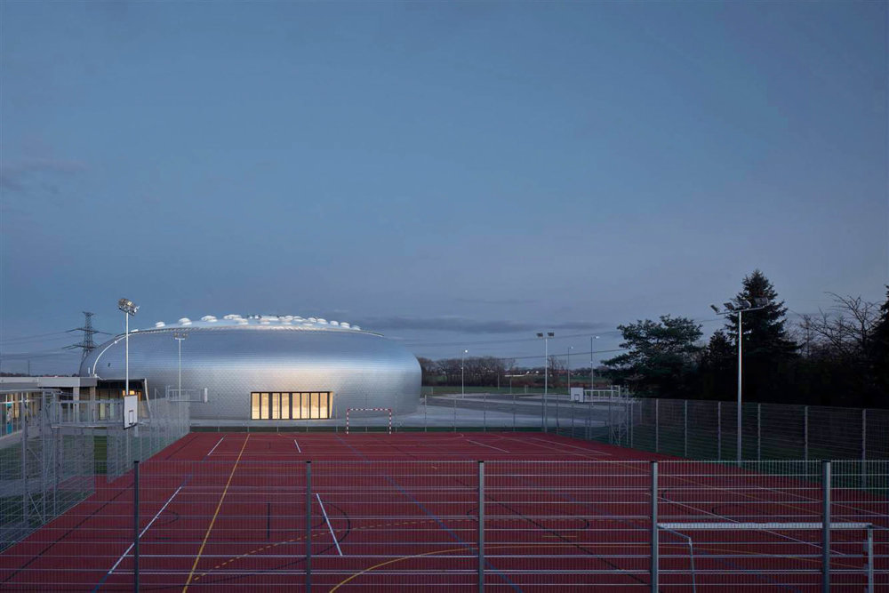 Sportovní hala v Dolních Břežanech od Sporadical