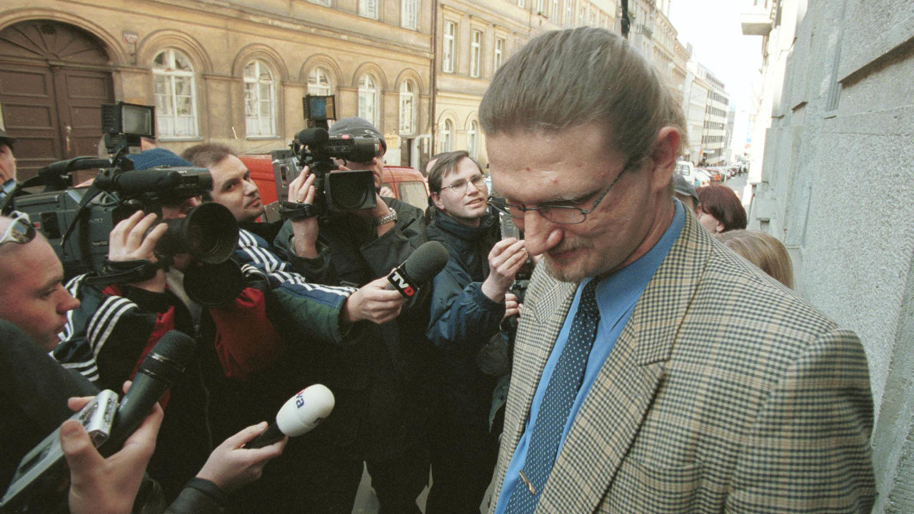 Vladimír Machala (na snímku z roku 2001) vedl zaèátkem tisíciletí policejní tým Mlýn. Skupina zøízená tehdejším ministrem vnitra Stanislavem Grossem (ÈSSD) sbírala informace z politiky a byznysu.