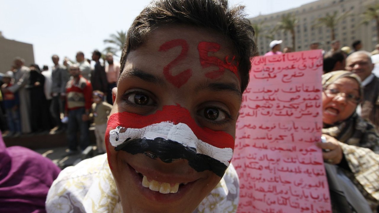 Protesty v Egypte pokracuji i po svrzeni Mubaraka