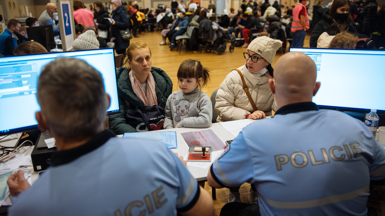 Policie registruje uprchlíky z Ukrajiny v pražském Kongresovém centru.