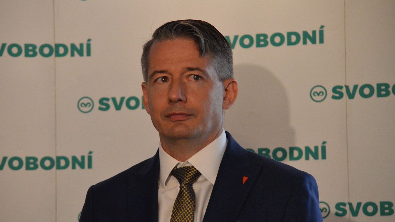 Bývalý prezidentský kandidát Karel Diviš vystoupil na tiskové konferenci, kde oznámil své další politické smìøování.