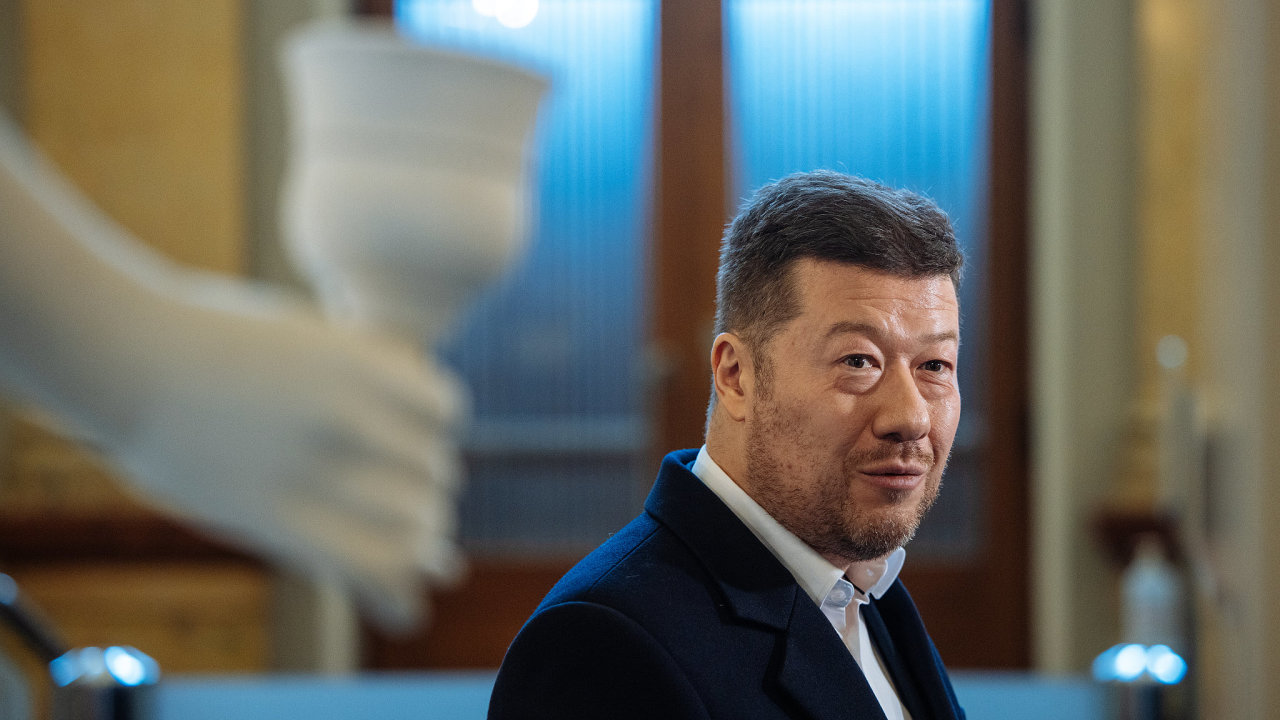 Sch�ze vl�dy, Tomio Okamura