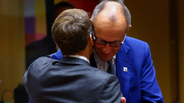 Dohoda. Francouzsk� prezident Emmanuel Macron a n�meck� kancl�� Friedrich...