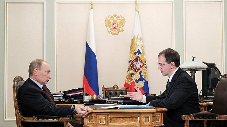 Rusk prezident Vladimir Putin s ministrem kultury Vladimirem Medinskm.