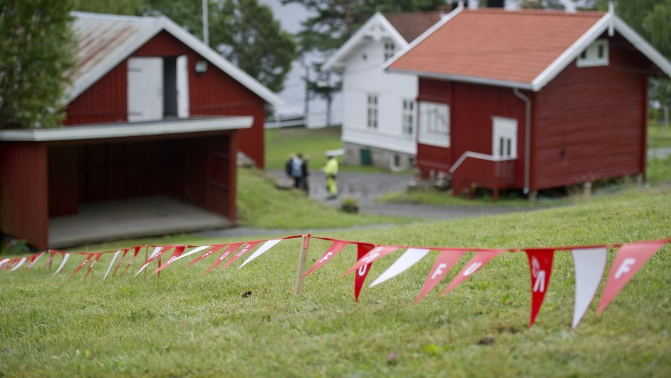 Tbor na norskm ostrov Utya, kde se po tyech letech od toku znovu bude konat letn tbor.