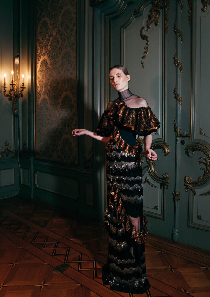Designéři v červenci v Paříži ukázali samotnou podstatu haute couture v novém světle. Designéři v červenci v Paříži ukázali samotnou podstatu haute couture v novém světle.