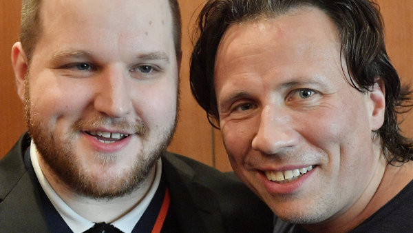 Na snímku ze středeční tiskové konference jsou klavírista Lukáš Vondráček a dirigent Kristjan Järvi.