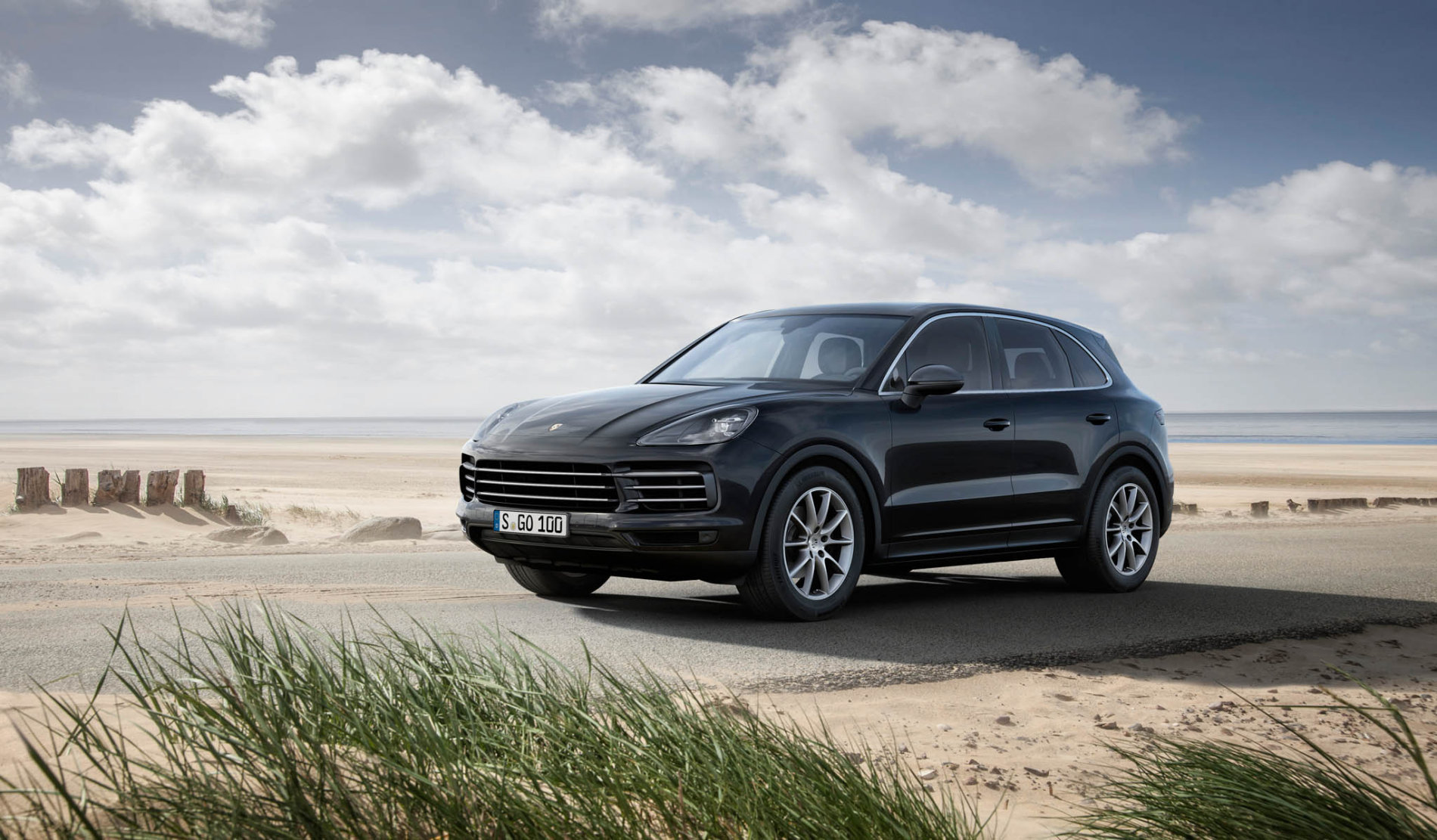 Ani stopa. Při pohledu z bočního profilu i zepředu jsou proměny oproti předešlé generaci tak minimalistické, že si jich člověk ani nevšimne. (Foto: Porsche) jarvis_59b000db498e2987da7e200c.jpeg