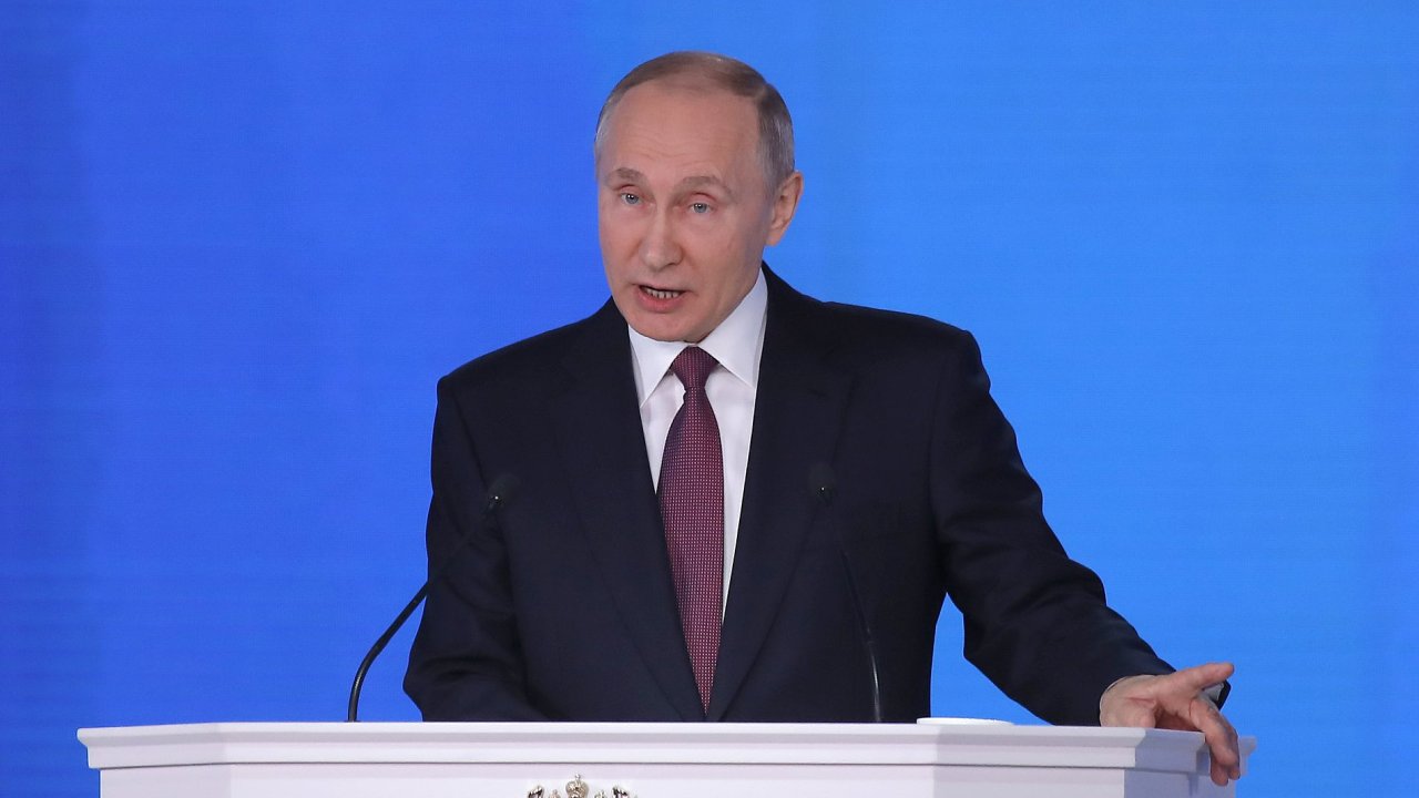 Putin ve svm projevu prohlsil, e Rusko m zbran, jak nikdo jin nem. Sklidil za to potlesk.