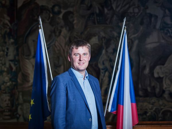 Petíek se stal ministrem zahranií loni v íjnu poté, co SSD ustoupila Zemanovi a vzdala se nominace europoslance Miroslava Pocheho.