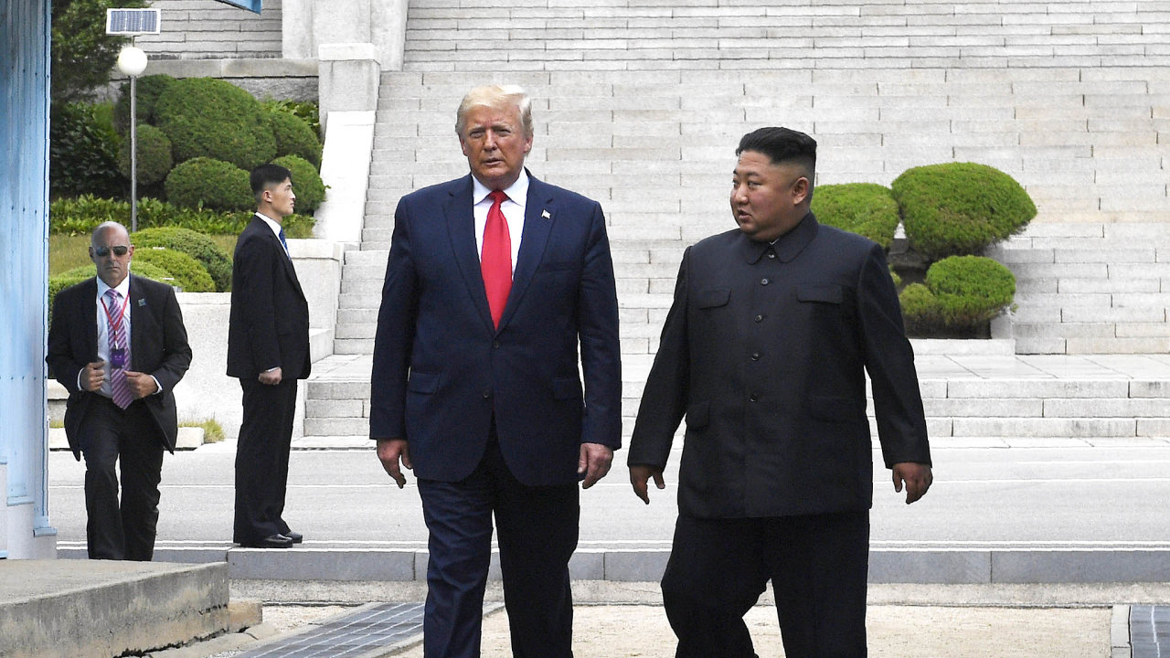 Americk prezident Donald Trump a severokorejsk vdce Kim ong-un se dohodli na obnoven rozhovor o severokorejskm jadernm programu.