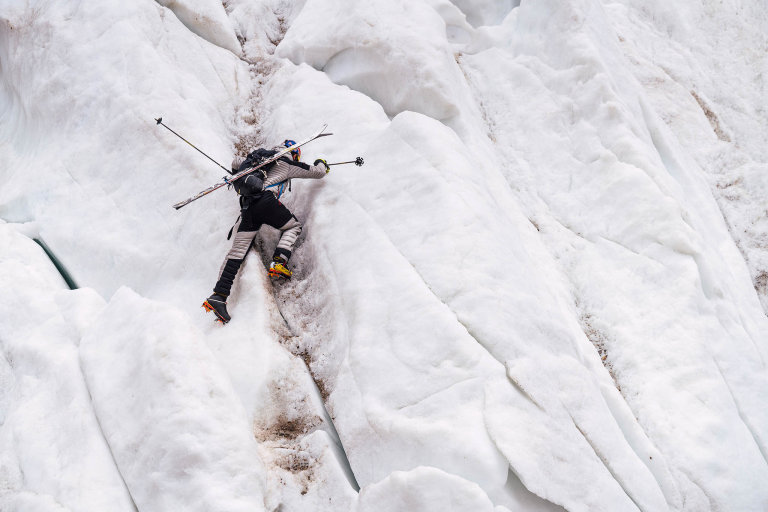 V dobì, kdy Bargiel na K2 lezl, ji zdolalo pouze 367 lidí. Více lidí bylo i ve vesmíru, než kolik jich stálo na jejím vrcholu.
