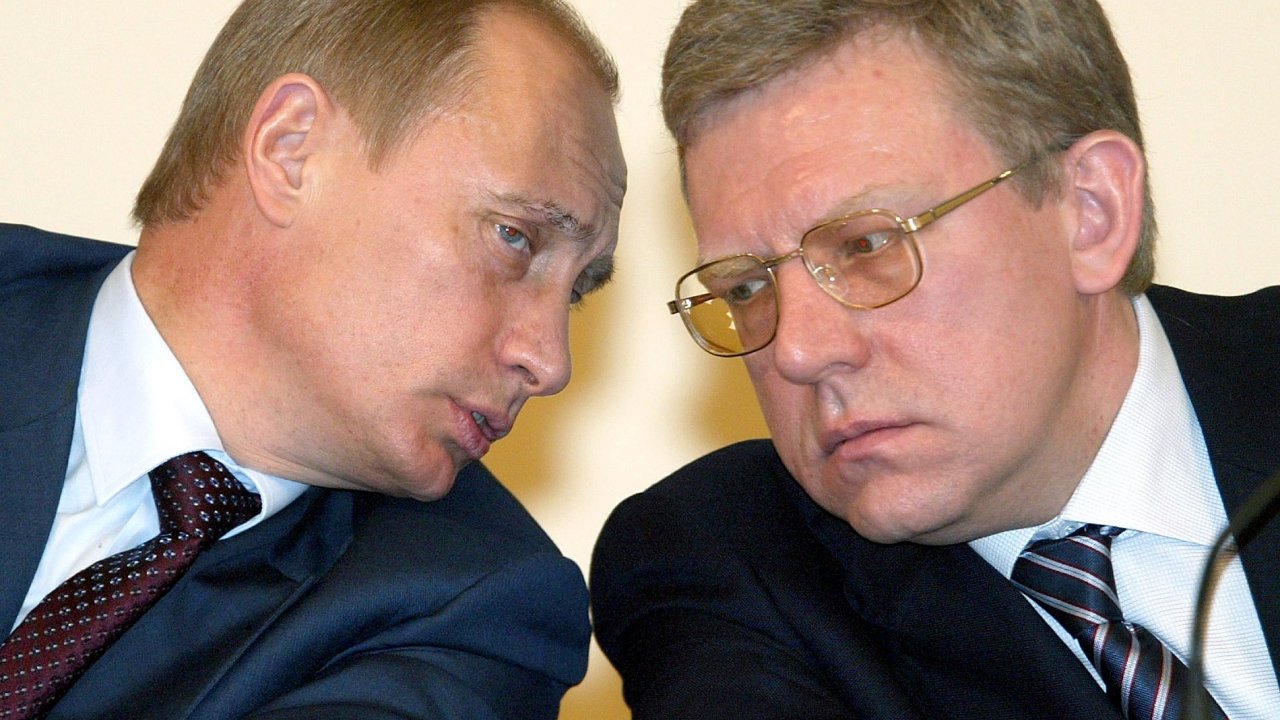 Premir Vladimir Putin a rusk vicepremir a ministr financ Alexej Kudrin.