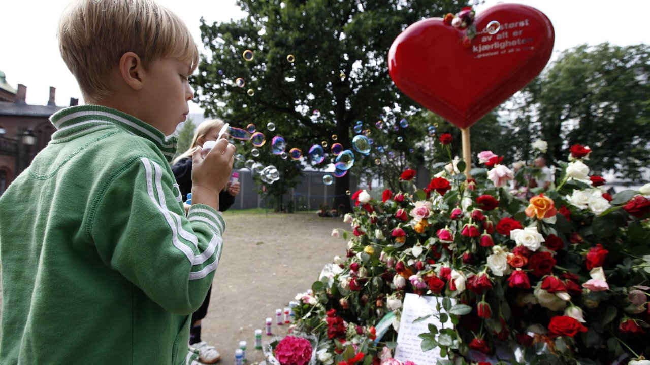 Norsko uctilo pamtku obt Breivikova masakru