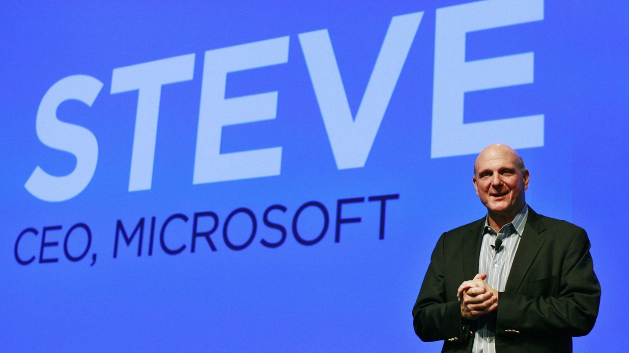 Steve Ballmer sice skonil v ele Microsoftu, ale eln ani energie mu nechyb.