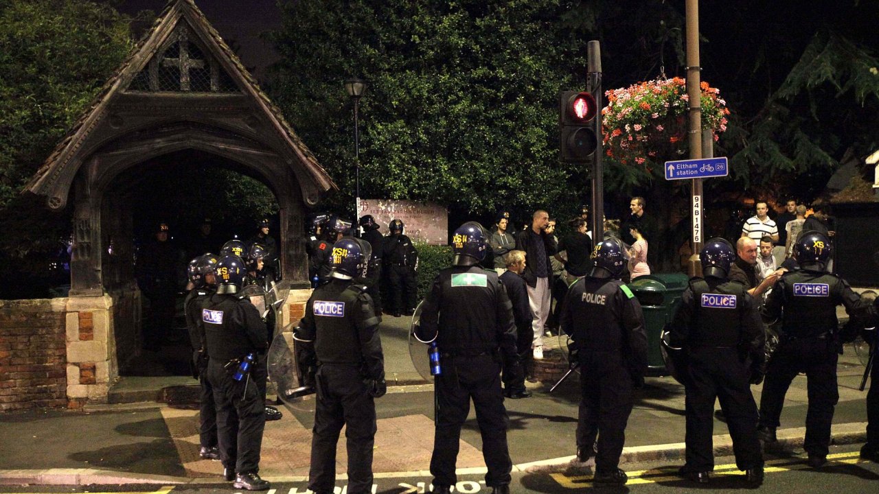Londnsk policie pacifikuje vtrnky na jihu msta