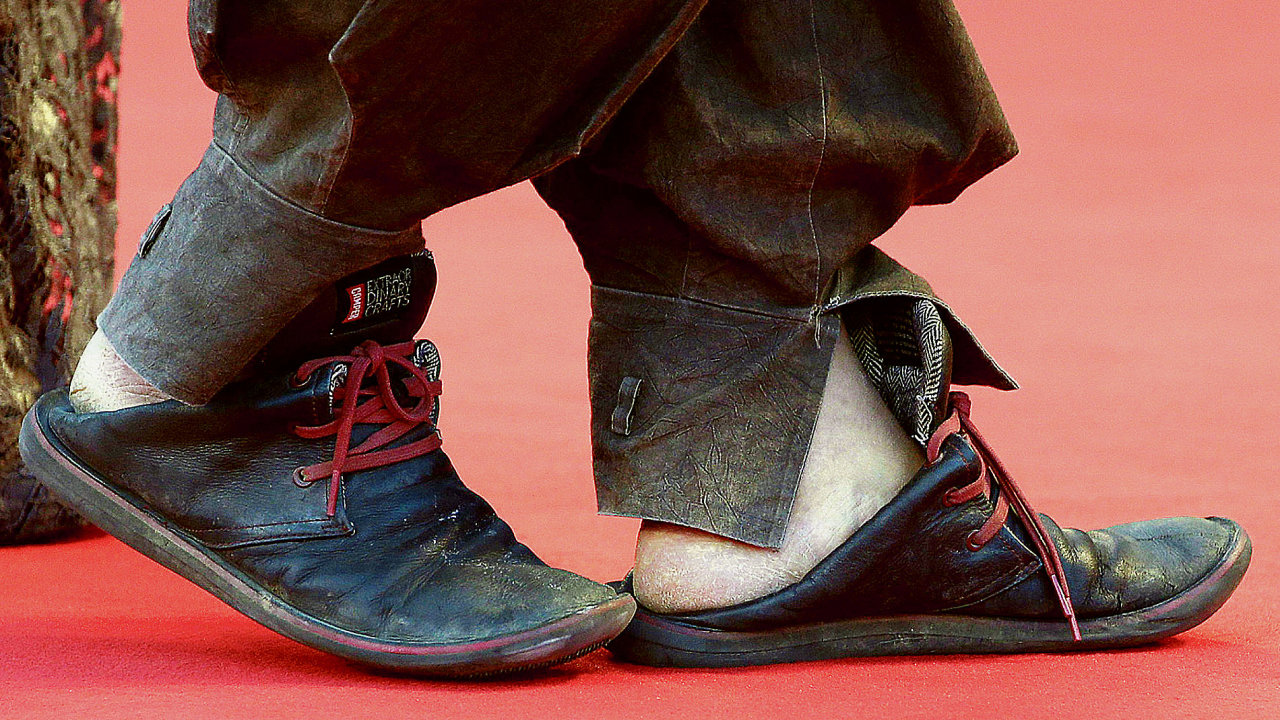 Kim Ki-duk poutal pozornost tm, jakm originlnm zpsobem nosil boty.
