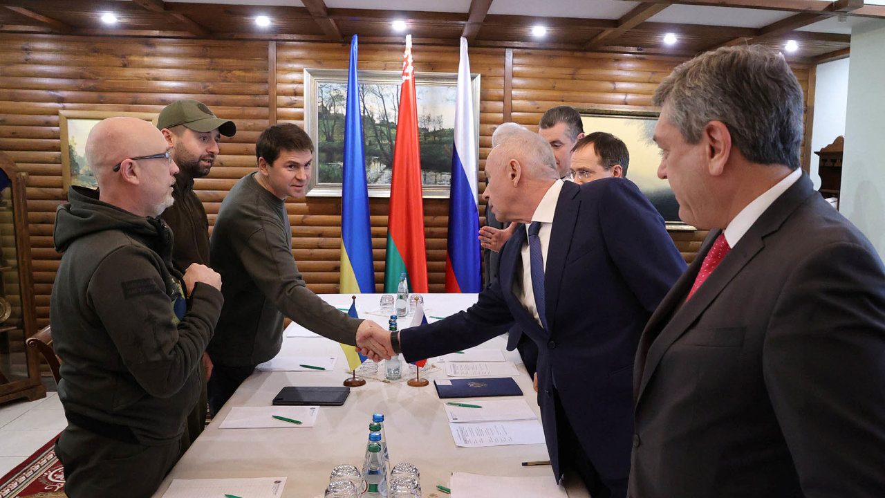 Russian and Ukrainian officials take part in the talks in the Brest region