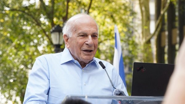 V 90 letech zemřel nobelista Daniel Kahneman. Psycholog, který ekonomii vrátil člověčinu