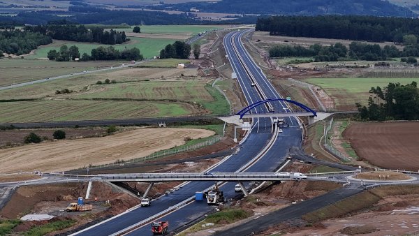 Čas pro sehnání peněz na dálnice se krátí. Havlíček s Kupkou se pokusí najít řešení za týden a budou improvizovat