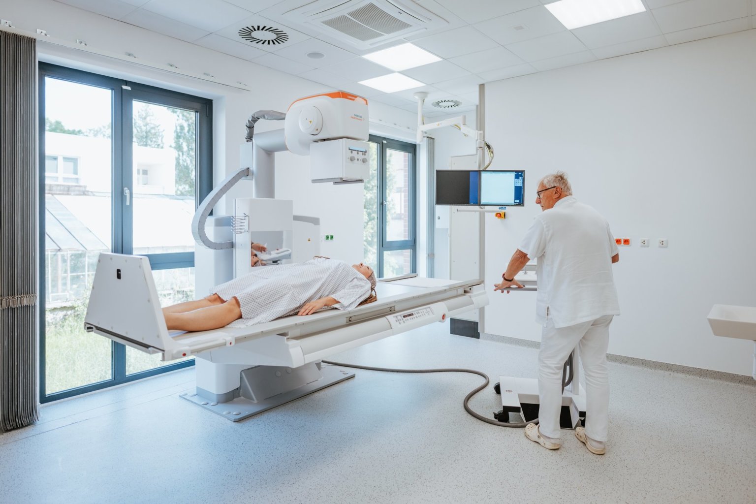 Komer�n� �l�nek