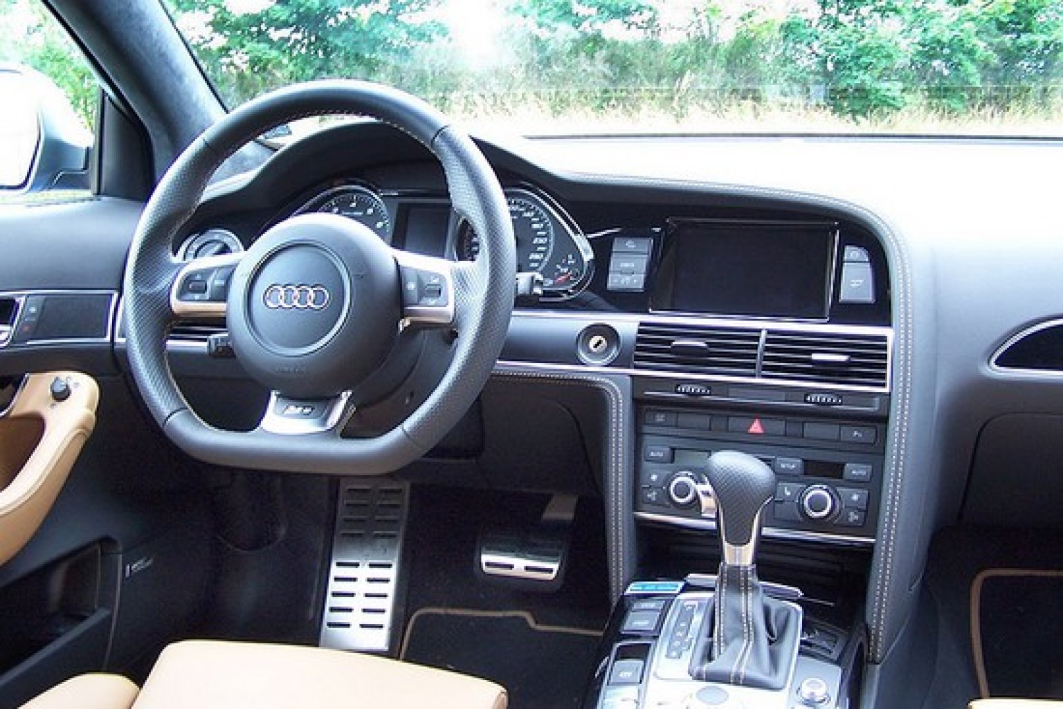 957110131_audi_rs6_avant_06_550x367_.jpg