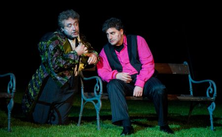 Jos Cura (vpravo) v roli Cania a Marco Danieli jako Tonio pi zkouce Komediant