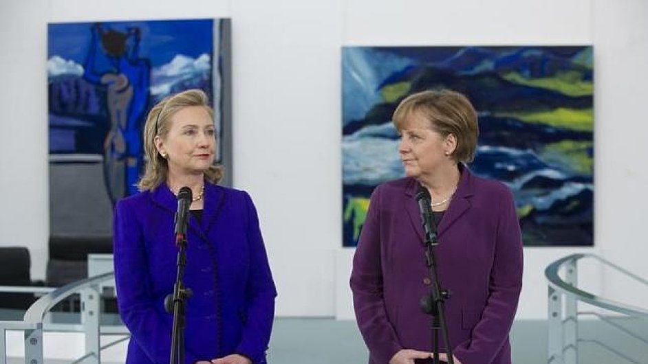Hillary Clintonov (vlevo) a Angela Merkelov