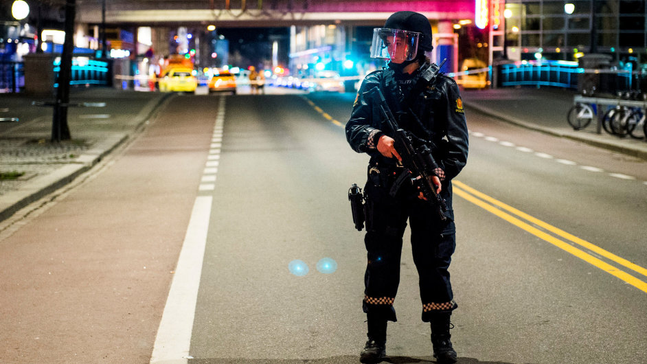 Mlad Rus je podezel z nastraen bomby v centru Osla, kterou nakonec zen odplila policie.