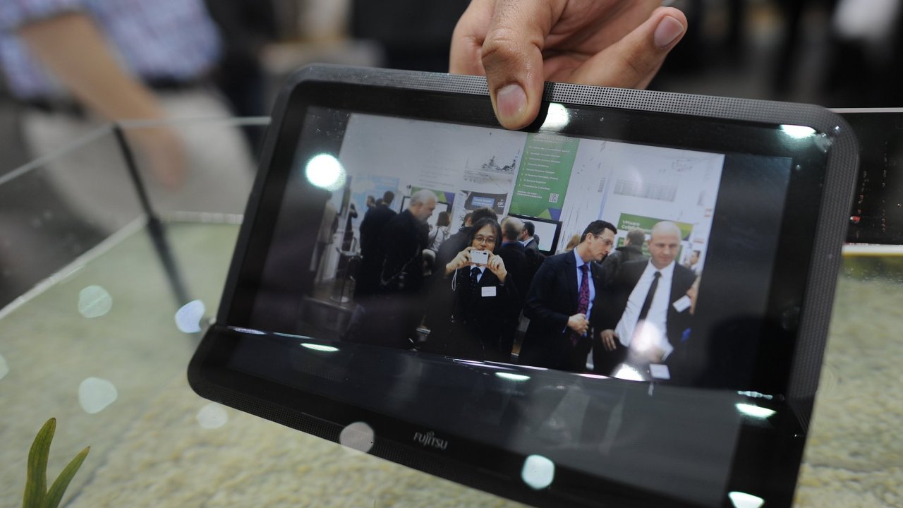 Fujitsu ukzala desetipalcov vododoln tablet.