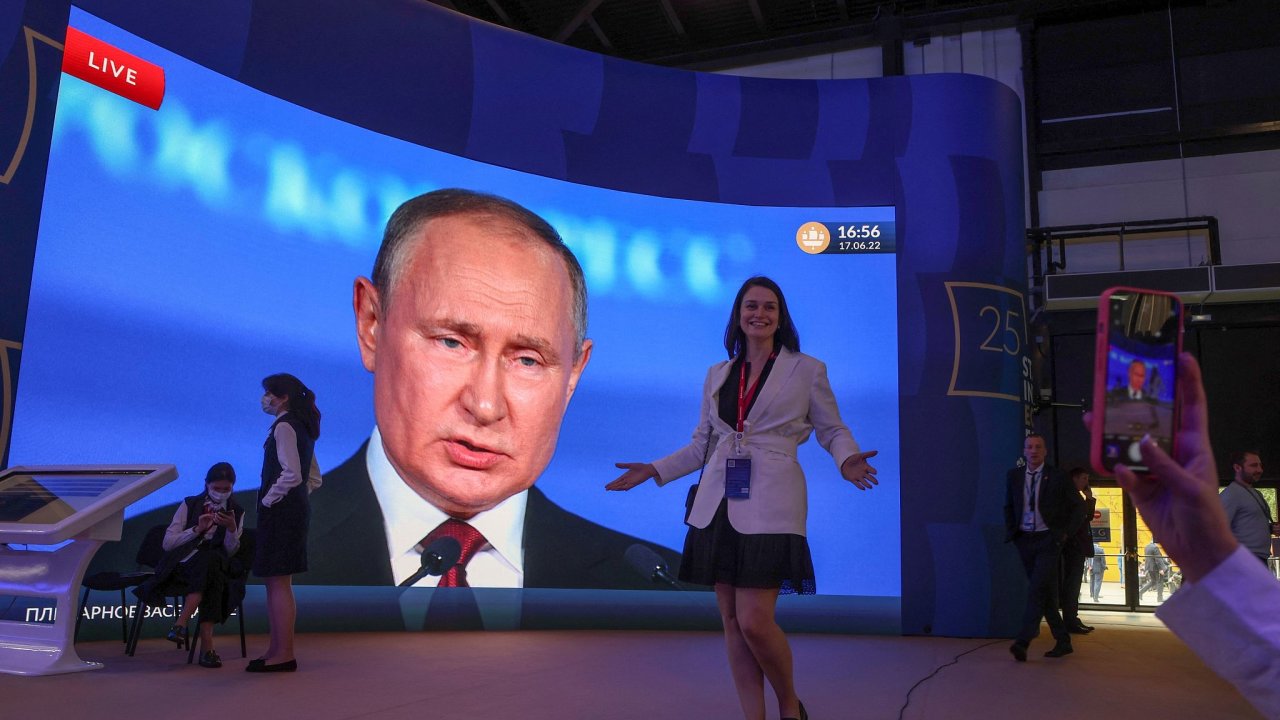 V éteru ruské Rostovské, Belgorodské a Voronìžské oblasti zaznìl falešný projev ruského prezidenta Vladimira Putina vybízející místní obyvatele k evakuaci do hloubi Ruska kvùli 