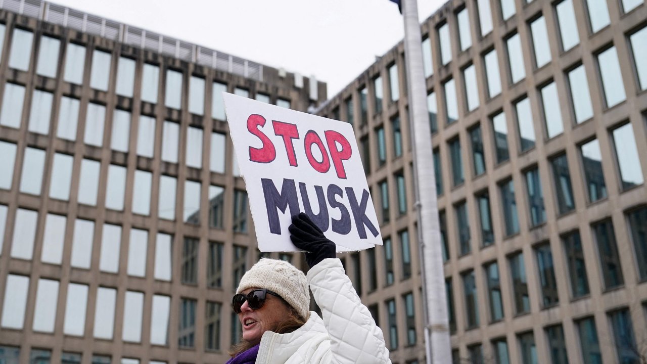 Musk, protest