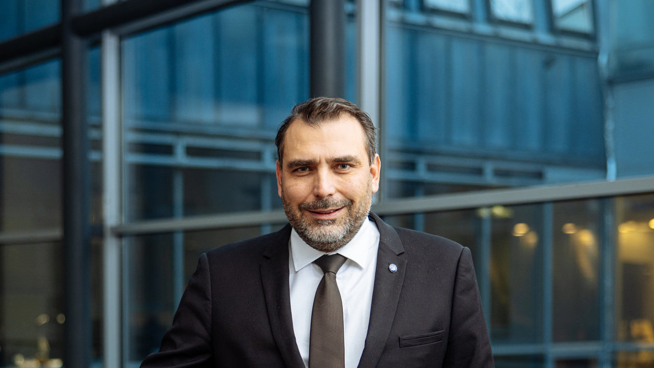 Pavel echal, PBS Group