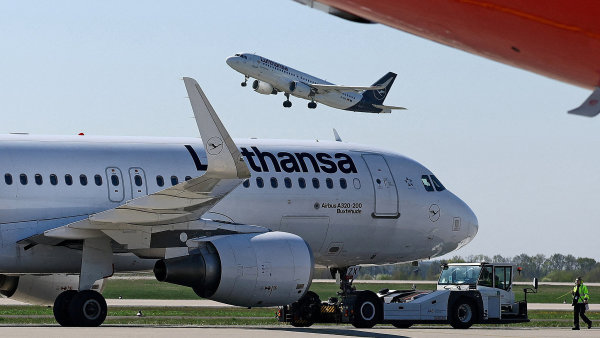 Lufthansa oslavila sté výročí. Finančně oslabená, stávkující a v obavách o dostatek leteckého paliva