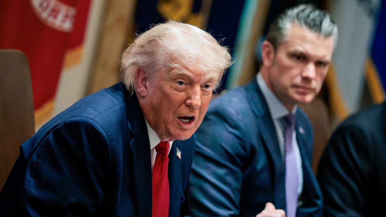 Trump tak� uvedl, �e USA vyzvednou z �r�nsk�ho podzem� obohacen� uran a �e �r�n mus� souhlasit, �e nikdy nez�sk� jadernou zbra�.