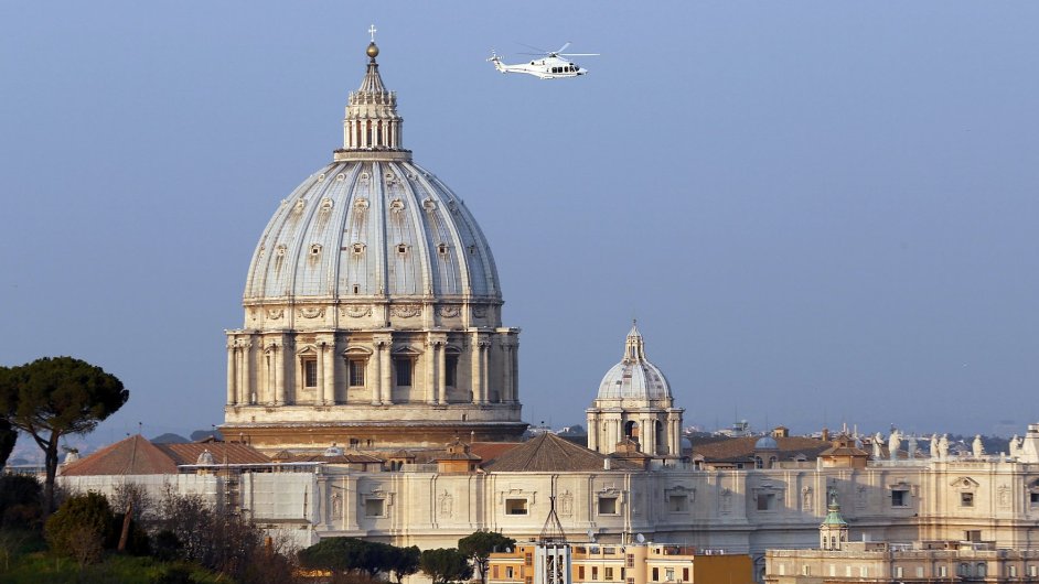 Pape Benedikt XVI. odlt vrtulnkem z Vatiknu
