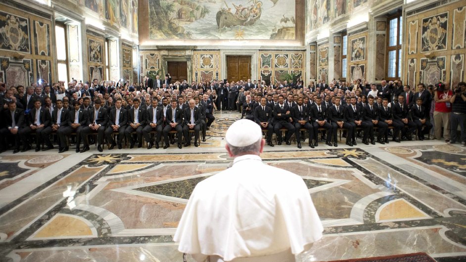 Pape Frantiek se ve Vatiknu setkal s reprezentac Argentiny a Itlie.