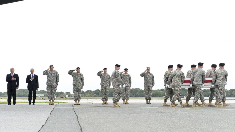 Repatriace tla zemelho americkho vojka na Dover Air Force Base