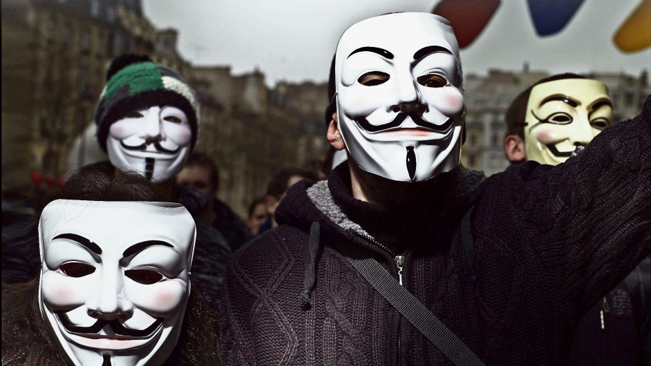 Maska Guye Fawkese je jednm ze symbol hnut Anonymous.
