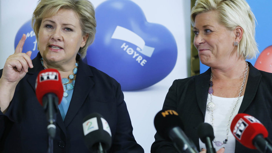 Norsk kabinet je z poloviny tvoen enami. Norsko m premirku Ernu Solbergovou (vlevo) i ministryni financ Siv Jensenovou (vpravo).