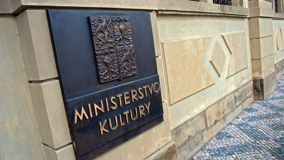 Ministerstvo kultury pøidalo 40 milionù korun na živé umìní.
